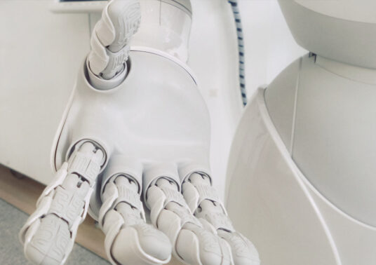 Dlaczego nie należy obawiać się robotów i sztucznej inteligencji?
