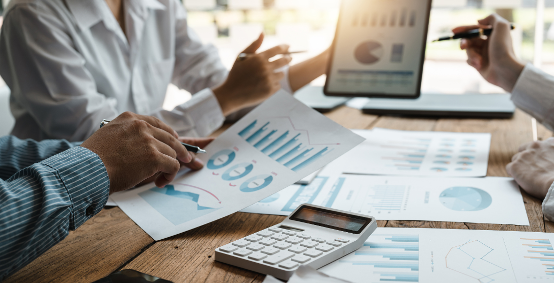 How to use HR data to analyze and improve absence and turnover indicators?